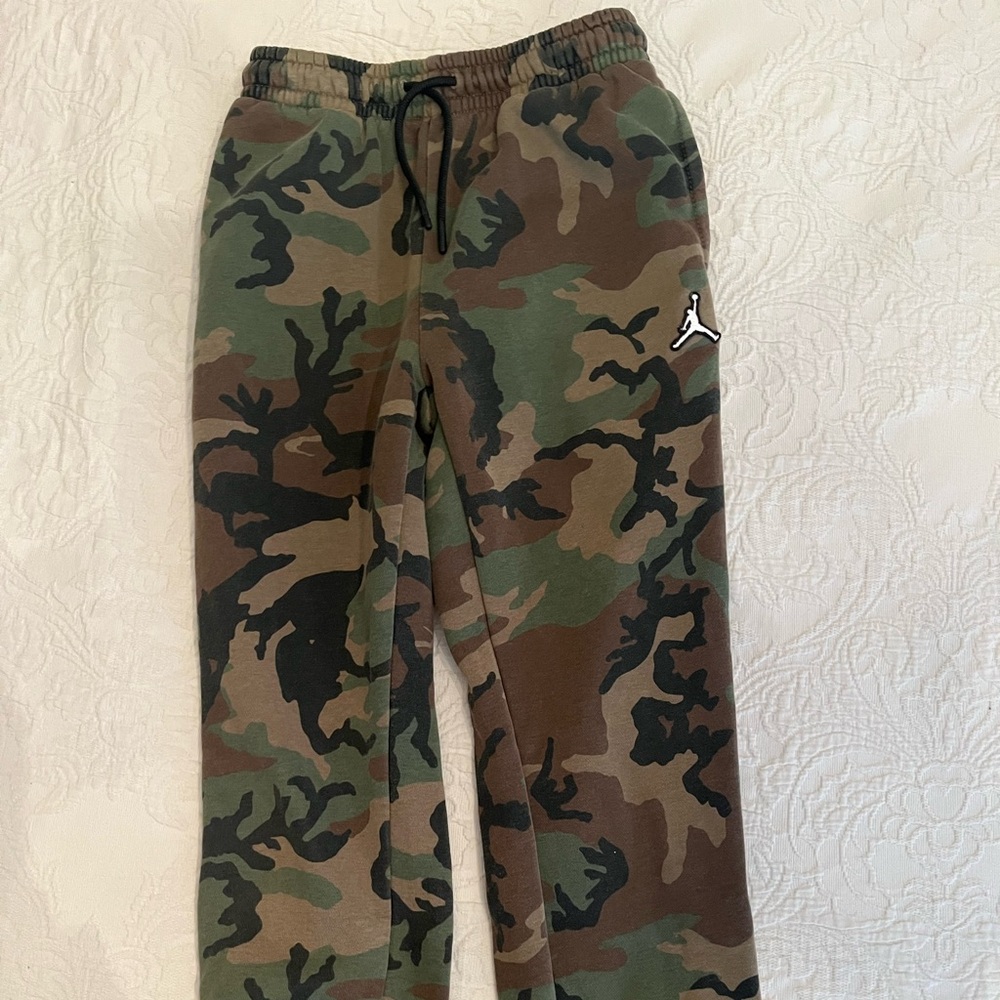 Jordan Air boys Jogger pants Sz 10-12. Camo color.